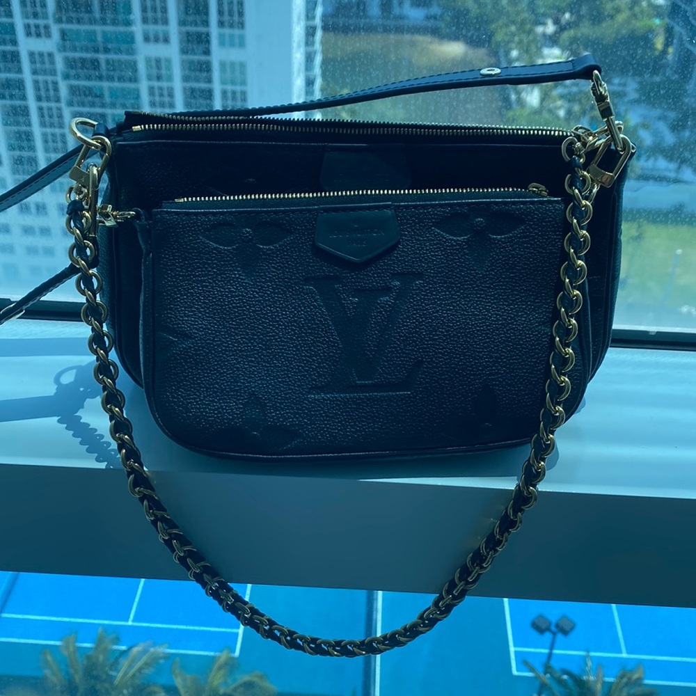 Louis Vuitton Multi Pochette Accessoires black